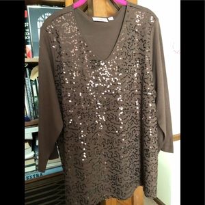 SOPHISTICATED QUACKER TOP